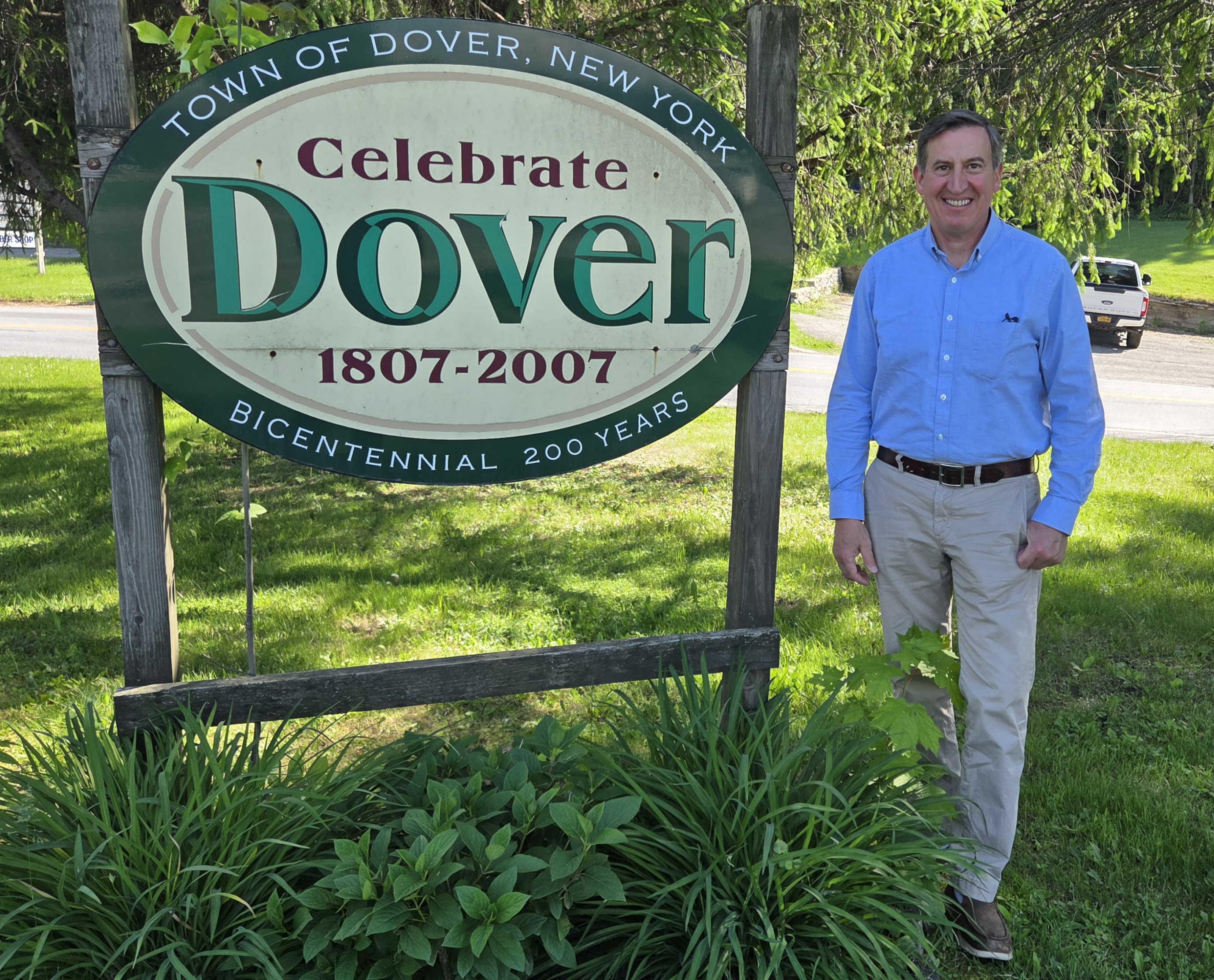 August Uribe next to the Dover town sign